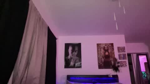 Snapshot of matrixprincess chatting on November 14, 12:53 am MOLLY MILLS online show from November 14, 12:53 am