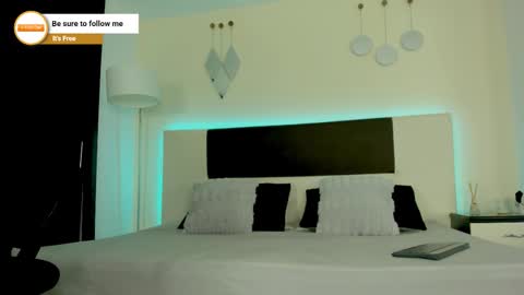 Snapshot of mattdevon chatting on December 1, 12:15 am Matt online show from December 1, 12:15 am