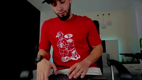 Snapshot of mattdevon chatting on December 2, 4:51 am Matt online show from December 2, 4:51 am