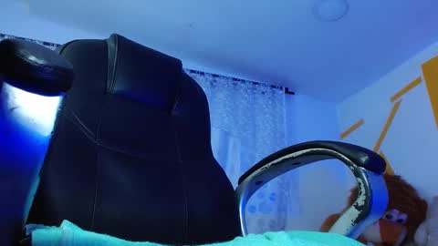 Snapshot of matthewboy_ chatting on December 19, 10:34 am MatthewBoy online show from December 19, 10:34 am