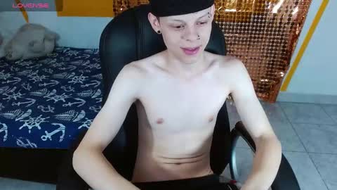 Snapshot of matthewboy_ chatting on January 25, 5:51 am MatthewBoy online show from January 25, 5:51 am