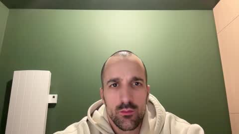 M online show from December 1, 11:43 pm