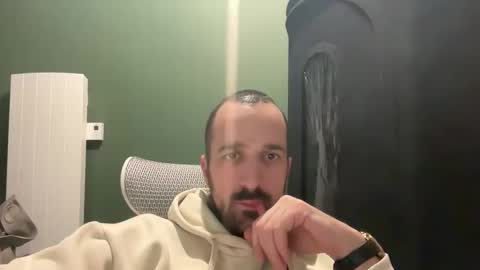 M online show from December 19, 1:23 am