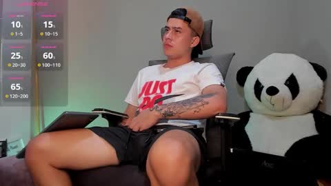 Snapshot of mattiwsmorris_ chatting on October 25, 7:38 am mattiwsmorris_ online show from October 25, 7:38 am