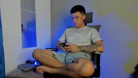 Snapshot of mattiwsmorris_ chatting on November 15, 6:15 pm mattiwsmorris_ online show from November 15, 6:15 pm