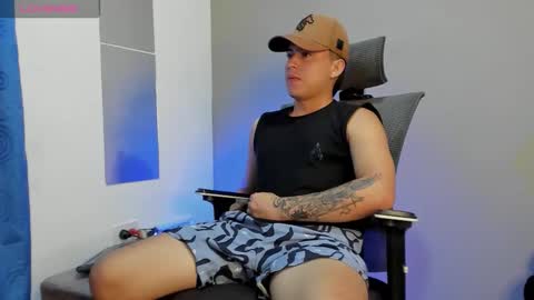 Snapshot of mattiwsmorris_ chatting on November 19, 3:45 pm mattiwsmorris_ online show from November 19, 3:45 pm