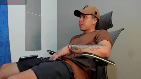 Snapshot of mattiwsmorris_ chatting on December 1, 10:15 pm mattiwsmorris_ online show from December 1, 10:15 pm