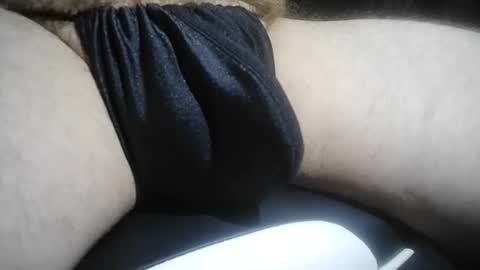 Snapshot of mattty13 chatting on November 15, 4:58 pm Hairy Bud online show from November 15, 4:58 pm