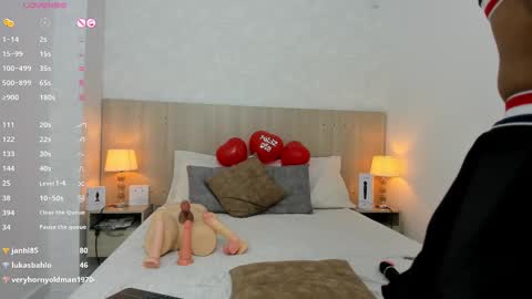 Snapshot of mature_vayolet chatting on February 18, 1:43 am Vayolet Castro online show from February 18, 1:43 am