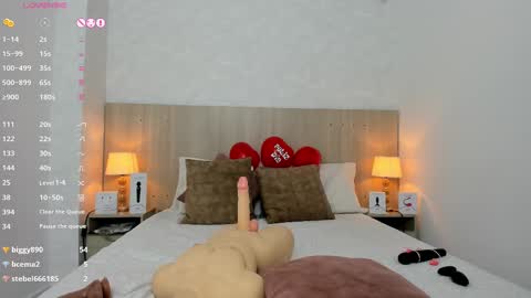 Snapshot of mature_vayolet chatting on February 24, 10:36 pm Vayolet Castro online show from February 24, 10:36 pm