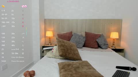 Snapshot of mature_vayolet chatting on September 11, 11:32 am Vayolet Castro online show from September 11, 11:32 am