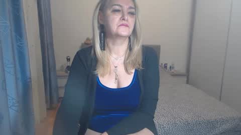 Snapshot of maturediana chatting on December 18, 3:26 am maturediana online show from December 18, 3:26 am