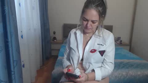 Snapshot of maturediana chatting on January 4, 6:30 am maturediana online show from January 4, 6:30 am