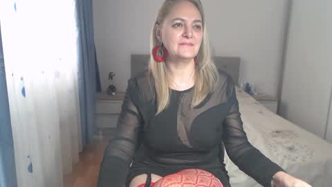Snapshot of maturediana chatting on February 27, 7:01 am maturediana online show from February 27, 7:01 am