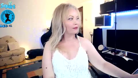 Whitney Lynn online show from November 10, 1:37 am