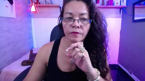 Snapshot of maturepure_ chatting on October 7, 10:07 pm maturepure_ online show from October 7, 10:07 pm