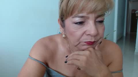 Snapshot of maturetigress4c chatting on February 6, 1:21 pm Cecilia online show from February 6, 1:21 pm