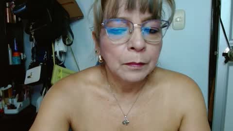 Snapshot of maturetigress4c chatting on December 17, 1:17 pm Cecilia online show from December 17, 1:17 pm