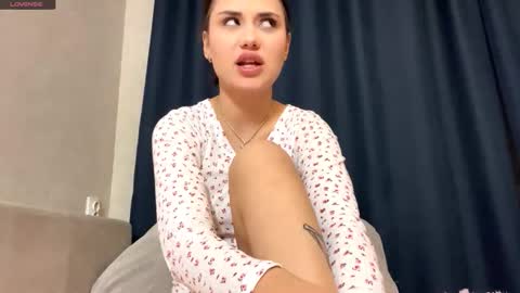 Mia online show from December 20, 2:13 pm