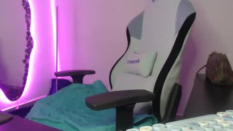 Mau and Lauren online show from March 10, 1:10 am