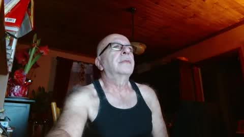 Snapshot of mauriceandre chatting on January 2, 10:58 am Maurice online show from January 2, 10:58 am