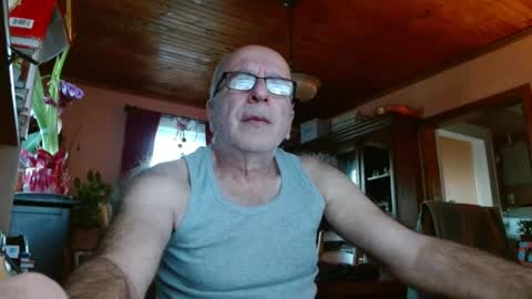 Snapshot of mauriceandre chatting on January 17, 12:52 pm Maurice online show from January 17, 12:52 pm