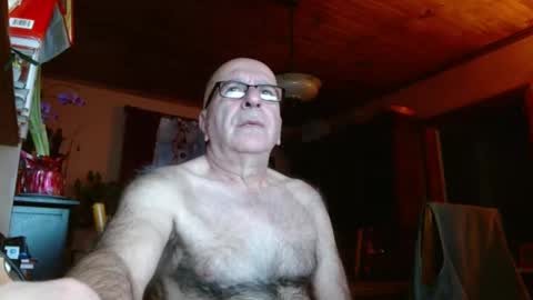 Snapshot of mauriceandre chatting on January 19, 11:45 am Maurice online show from January 19, 11:45 am