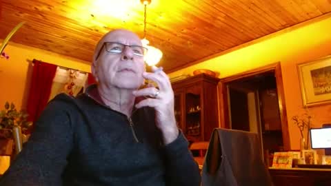 Snapshot of mauriceandre chatting on February 5, 11:50 pm Maurice online show from February 5, 11:50 pm