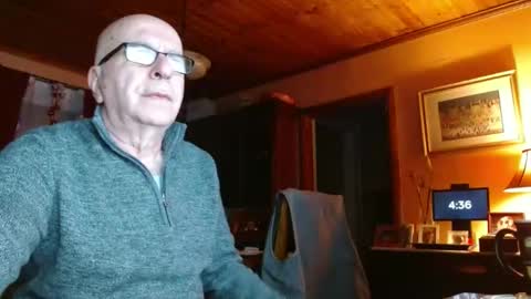 Snapshot of mauriceandre chatting on February 17, 9:35 am Maurice online show from February 17, 9:35 am