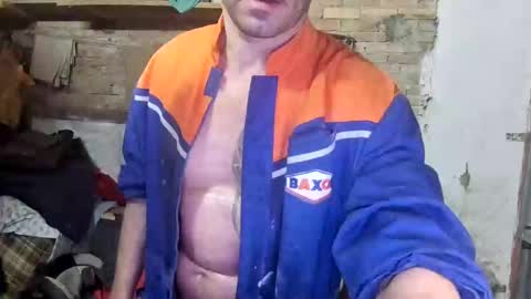 Snapshot of maury311278 chatting on February 7, 11:45 pm Marcellobausola s k i -p e online show from February 7, 11:45 pm