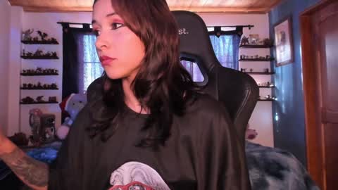 Hilary online show from December 8, 9:19 pm