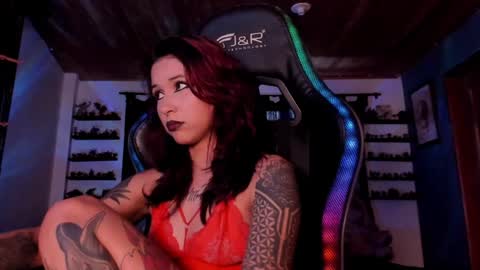 Hilary online show from February 8, 10:40 pm