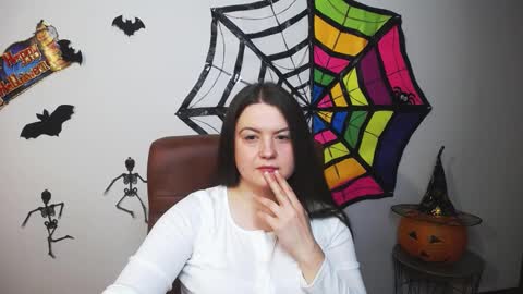 Snapshot of mavkacute chatting on October 18, 6:19 pm MavkaCute online show from October 18, 6:19 pm