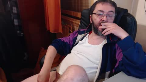 Snapshot of max818k chatting on December 1, 9:26 pm Max online show from December 1, 9:26 pm