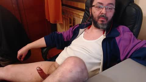 Snapshot of max818k chatting on December 8, 3:13 pm Max online show from December 8, 3:13 pm