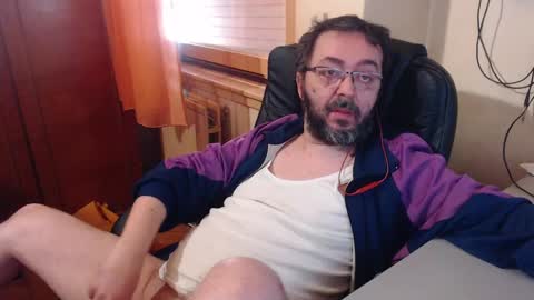 Snapshot of max818k chatting on December 29, 7:50 am Max online show from December 29, 7:50 am