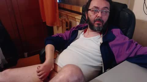 Snapshot of max818k chatting on December 29, 3:13 pm Max online show from December 29, 3:13 pm