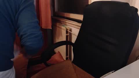 Snapshot of max818k chatting on October 13, 1:05 am Max online show from October 13, 1:05 am