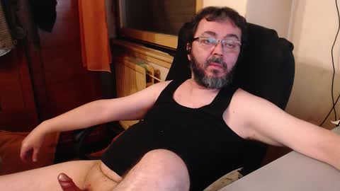 Snapshot of max818k chatting on October 16, 5:58 pm Max online show from October 16, 5:58 pm