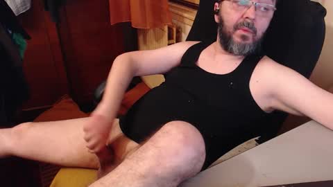 Snapshot of max818k chatting on December 20, 3:30 pm Max online show from December 20, 3:30 pm