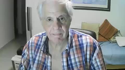 Snapshot of max_2017 chatting on December 13, 12:31 am max_2017 online show from December 13, 12:31 am