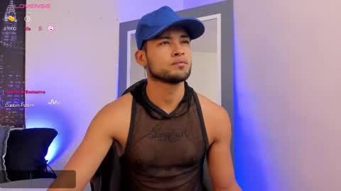 Snapshot of max_conor_ chatting on February 13, 11:28 am Max Conor online show from February 13, 11:28 am