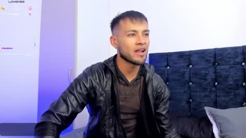 Snapshot of max_conor_ chatting on October 27, 1:04 pm Max Conor online show from October 27, 1:04 pm