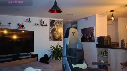 Max online show from November 6, 3:40 am