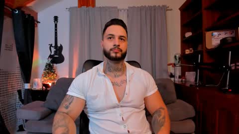 Snapshot of max_dic1 chatting on December 20, 11:26 pm max D. online show from December 20, 11:26 pm