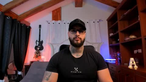 Snapshot of max_dic1 chatting on December 4, 11:19 am max D. online show from December 4, 11:19 am