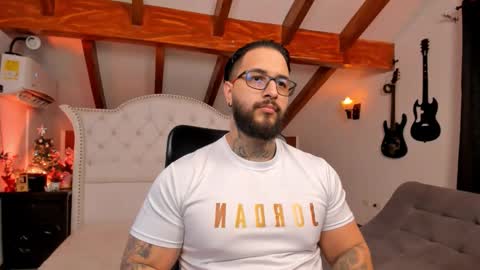 Snapshot of max_dic1 chatting on December 14, 11:20 pm max D. online show from December 14, 11:20 pm