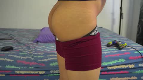 Max online show from November 25, 7:47 pm