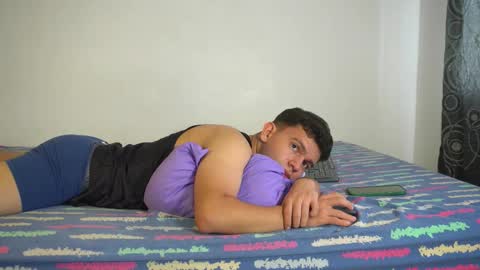 Max online show from December 17, 7:09 pm