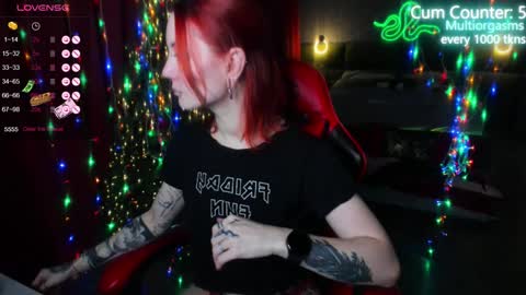 Snapshot of max_phoenix chatting on February 1, 2:47 am Max online show from February 1, 2:47 am